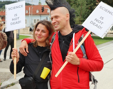 demonstrace Veda zije!